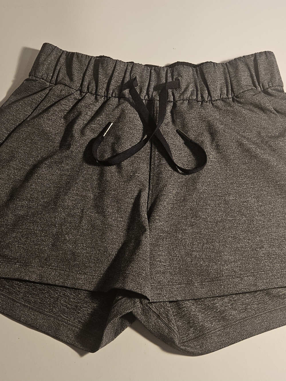 lululemon Womens Size 4 Athletic Heather Grey Shorts Drawstring And Pockets